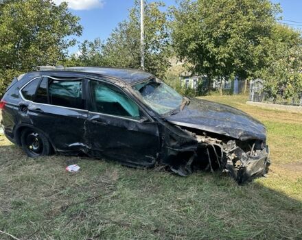 Серый БМВ Х5, объемом двигателя 3 л и пробегом 237 тыс. км за 100 $, фото 3 на Automoto.ua