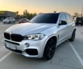 Серый БМВ Х5, объемом двигателя 2 л и пробегом 265 тыс. км за 21900 $, фото 1 на Automoto.ua