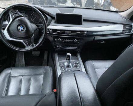 Серый БМВ Х5, объемом двигателя 3 л и пробегом 340 тыс. км за 15000 $, фото 7 на Automoto.ua