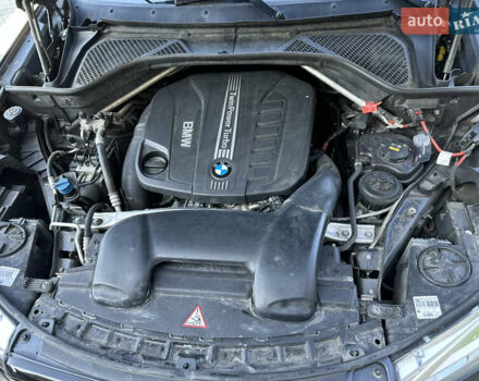 Сірий БМВ Х5, об'ємом двигуна 2.99 л та пробігом 300 тис. км за 25000 $, фото 4 на Automoto.ua