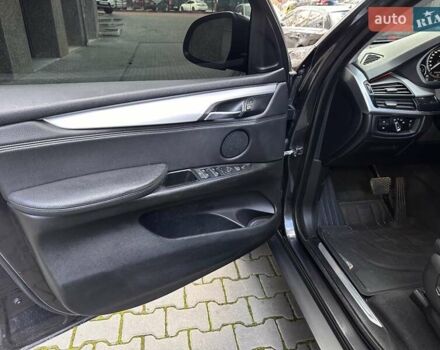 Серый БМВ Х5, объемом двигателя 2 л и пробегом 271 тыс. км за 21950 $, фото 22 на Automoto.ua