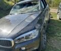 Серый БМВ Х5, объемом двигателя 3 л и пробегом 237 тыс. км за 100 $, фото 1 на Automoto.ua