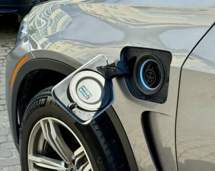 Серый БМВ Х5, объемом двигателя 2 л и пробегом 121 тыс. км за 32999 $, фото 6 на Automoto.ua