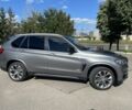 Серый БМВ Х5, объемом двигателя 3 л и пробегом 152 тыс. км за 35000 $, фото 2 на Automoto.ua