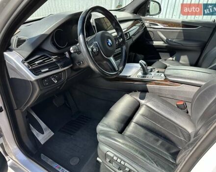 Серый БМВ Х5, объемом двигателя 3 л и пробегом 269 тыс. км за 35500 $, фото 9 на Automoto.ua