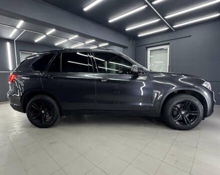 Серый БМВ Х5, объемом двигателя 2 л и пробегом 260 тыс. км за 23999 $, фото 12 на Automoto.ua