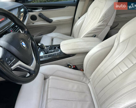 Серый БМВ Х5, объемом двигателя 2 л и пробегом 85 тыс. км за 29500 $, фото 26 на Automoto.ua