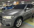 Серый БМВ Х5, объемом двигателя 3 л и пробегом 152 тыс. км за 16000 $, фото 1 на Automoto.ua