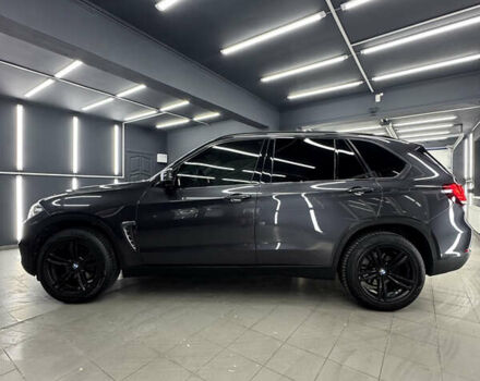 Серый БМВ Х5, объемом двигателя 2 л и пробегом 260 тыс. км за 23999 $, фото 5 на Automoto.ua