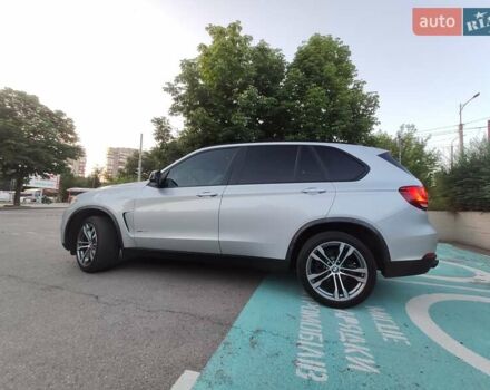 Серый БМВ Х5, объемом двигателя 3 л и пробегом 215 тыс. км за 19900 $, фото 5 на Automoto.ua