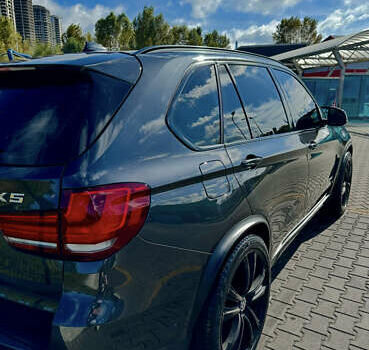 Серый БМВ Х5, объемом двигателя 2 л и пробегом 179 тыс. км за 25000 $, фото 1 на Automoto.ua