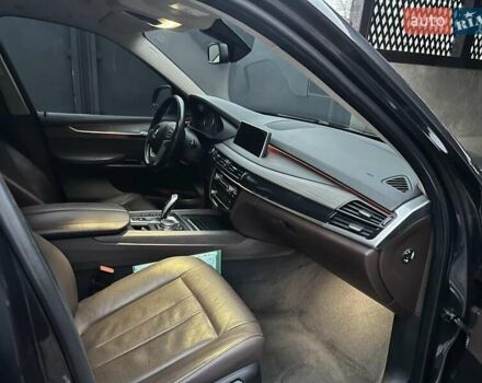 Серый БМВ Х5, объемом двигателя 2 л и пробегом 192 тыс. км за 28888 $, фото 5 на Automoto.ua