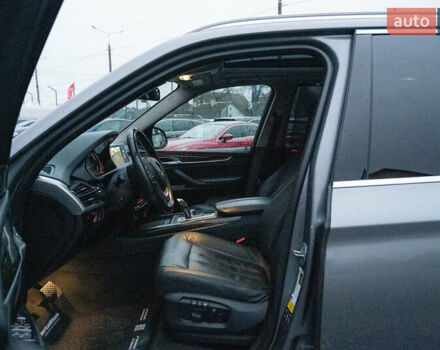 Сірий БМВ Х5, об'ємом двигуна 2.98 л та пробігом 208 тис. км за 21900 $, фото 18 на Automoto.ua