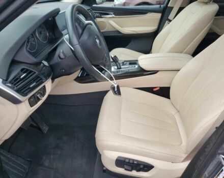 Серый БМВ Х5, объемом двигателя 3 л и пробегом 54 тыс. км за 6800 $, фото 5 на Automoto.ua