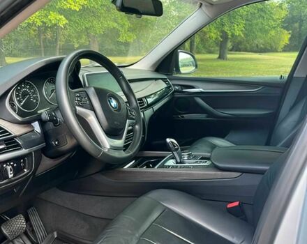 Серый БМВ Х5, объемом двигателя 3 л и пробегом 75 тыс. км за 21500 $, фото 6 на Automoto.ua