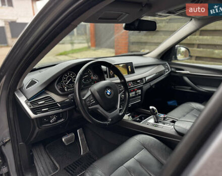 Серый БМВ Х5, объемом двигателя 3 л и пробегом 127 тыс. км за 19700 $, фото 12 на Automoto.ua