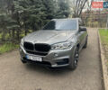 Серый БМВ Х5, объемом двигателя 3 л и пробегом 230 тыс. км за 36000 $, фото 1 на Automoto.ua