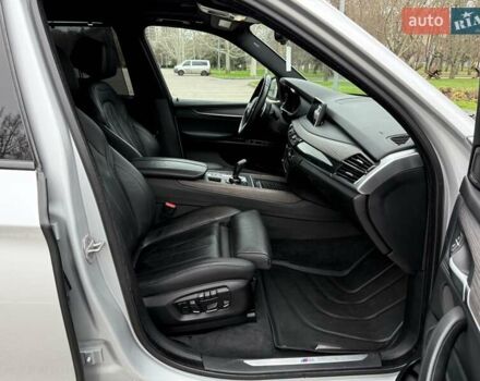 Сірий БМВ Х5, об'ємом двигуна 2.98 л та пробігом 140 тис. км за 27500 $, фото 31 на Automoto.ua