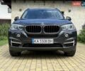 Серый БМВ Х5, объемом двигателя 2 л и пробегом 156 тыс. км за 28082 $, фото 1 на Automoto.ua