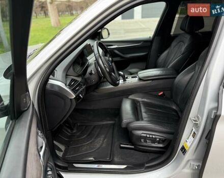Сірий БМВ Х5, об'ємом двигуна 2.98 л та пробігом 140 тис. км за 27500 $, фото 18 на Automoto.ua