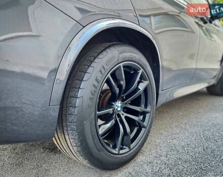 Сірий БМВ Х5, об'ємом двигуна 2 л та пробігом 210 тис. км за 29000 $, фото 4 на Automoto.ua