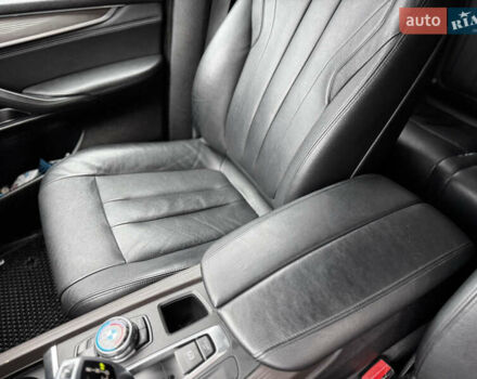 Серый БМВ Х5, объемом двигателя 3 л и пробегом 127 тыс. км за 19700 $, фото 14 на Automoto.ua