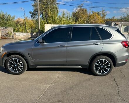 Серый БМВ Х5, объемом двигателя 3 л и пробегом 210 тыс. км за 23000 $, фото 1 на Automoto.ua