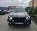 Серый БМВ Х5, объемом двигателя 2 л и пробегом 165 тыс. км за 35999 $, фото 2 на Automoto.ua