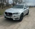 Серый БМВ Х5, объемом двигателя 2 л и пробегом 156 тыс. км за 25000 $, фото 1 на Automoto.ua