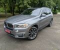 Серый БМВ Х5, объемом двигателя 3 л и пробегом 200 тыс. км за 22999 $, фото 1 на Automoto.ua