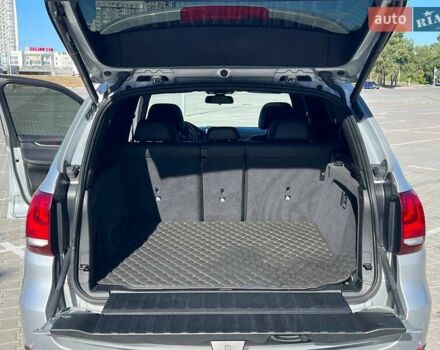 Серый БМВ Х5, объемом двигателя 3 л и пробегом 180 тыс. км за 21500 $, фото 3 на Automoto.ua