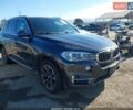 Серый БМВ Х5, объемом двигателя 3 л и пробегом 231 тыс. км за 9800 $, фото 1 на Automoto.ua