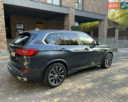 БМВ Х5 2019 в Днепре (Днепропетровске) на Automoto.ua Серый БМВ Х5, объемом двигателя 2.99 л и пробегом 114 тыс. км за 54500 $, фото 4 на Automoto.ua