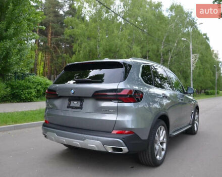 Серый БМВ Х5, объемом двигателя 3 л и пробегом 57 тыс. км за 72000 $, фото 5 на Automoto.ua