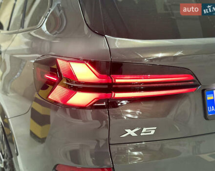 Серый БМВ Х5, объемом двигателя 3 л и пробегом 7 тыс. км за 135700 $, фото 56 на Automoto.ua