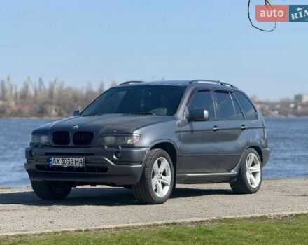 Серый БМВ Х5, объемом двигателя 4.4 л и пробегом 500 тыс. км за 7500 $, фото 1 на Automoto.ua