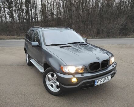 Серый БМВ Х5, объемом двигателя 3 л и пробегом 300 тыс. км за 5900 $, фото 1 на Automoto.ua