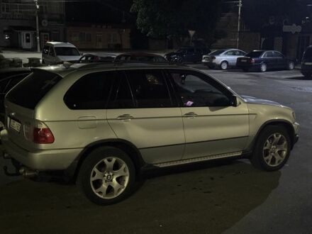 Серый БМВ Х5, объемом двигателя 3 л и пробегом 300 тыс. км за 5800 $, фото 1 на Automoto.ua