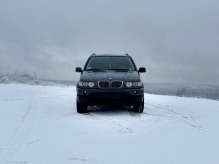 Серый БМВ Х5, объемом двигателя 3 л и пробегом 300 тыс. км за 6000 $, фото 1 на Automoto.ua