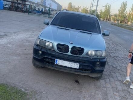 Серый БМВ Х5, объемом двигателя 3 л и пробегом 355 тыс. км за 3200 $, фото 1 на Automoto.ua