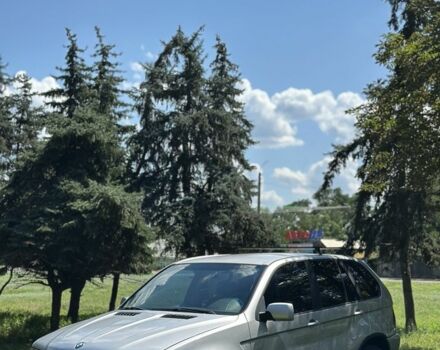 Серый БМВ Х5, объемом двигателя 3 л и пробегом 300 тыс. км за 4500 $, фото 1 на Automoto.ua
