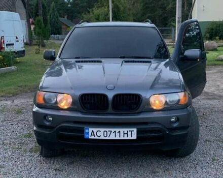 Серый БМВ Х5, объемом двигателя 3 л и пробегом 370 тыс. км за 6000 $, фото 1 на Automoto.ua