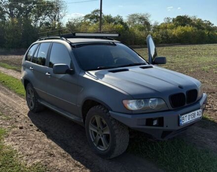 Серый БМВ Х5, объемом двигателя 3 л и пробегом 330 тыс. км за 5000 $, фото 1 на Automoto.ua