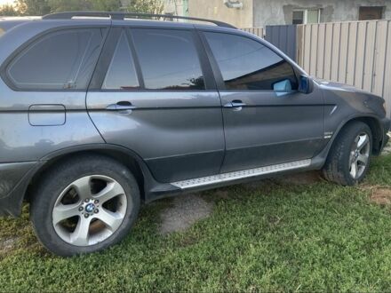 Серый БМВ Х5, объемом двигателя 3 л и пробегом 420 тыс. км за 9000 $, фото 1 на Automoto.ua
