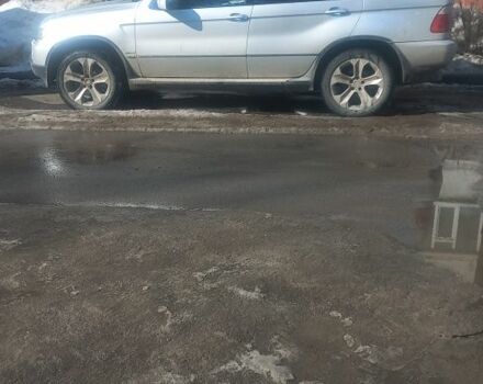 Серый БМВ Х5, объемом двигателя 3 л и пробегом 430 тыс. км за 7800 $, фото 1 на Automoto.ua