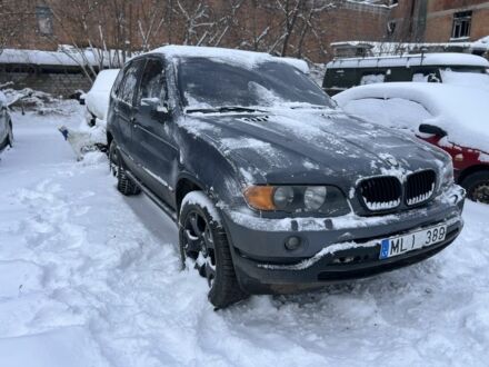 Серый БМВ Х5, объемом двигателя 3 л и пробегом 300 тыс. км за 2250 $, фото 1 на Automoto.ua