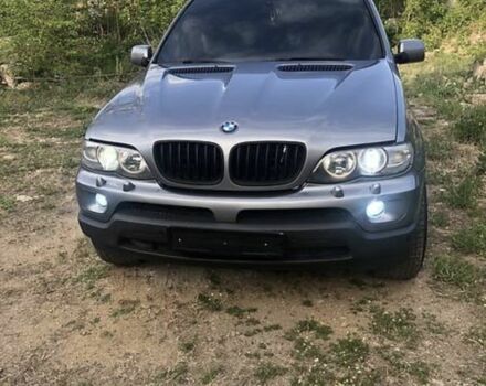 Серый БМВ Х5, объемом двигателя 3 л и пробегом 400 тыс. км за 10500 $, фото 1 на Automoto.ua