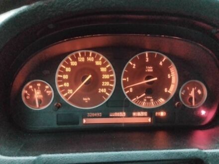 Серый БМВ Х5, объемом двигателя 3 л и пробегом 328 тыс. км за 5700 $, фото 1 на Automoto.ua