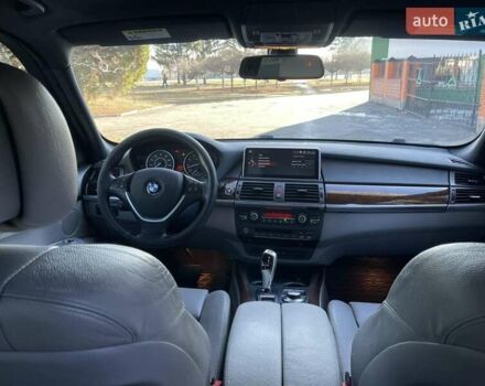 Серый БМВ Х5, объемом двигателя 3 л и пробегом 306 тыс. км за 12000 $, фото 1 на Automoto.ua