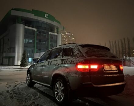 Серый БМВ Х5, объемом двигателя 3 л и пробегом 296 тыс. км за 10000 $, фото 1 на Automoto.ua